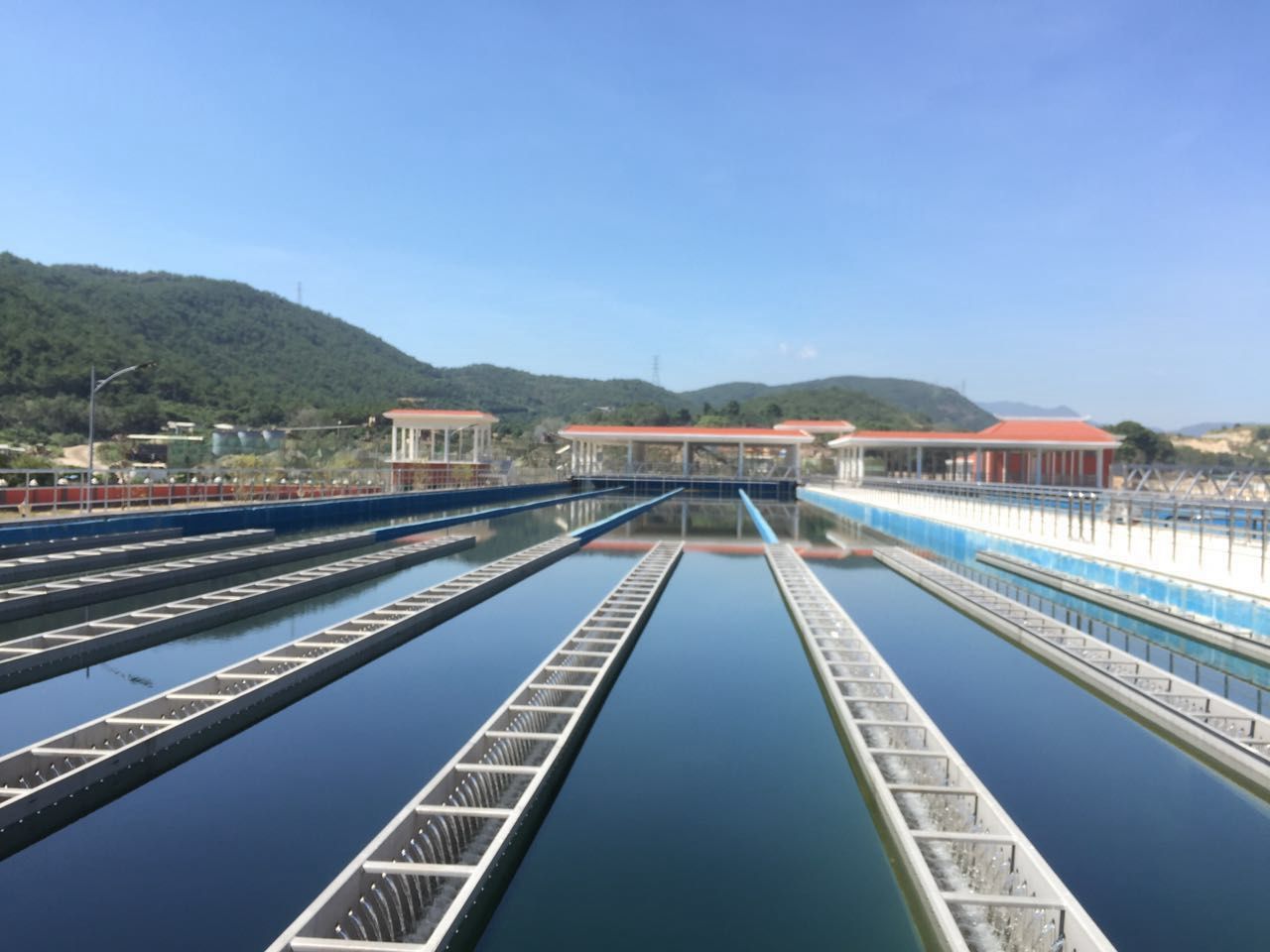 推进农村饮水安全巩固提升工程 统筹推进山水林田湖草系统治理